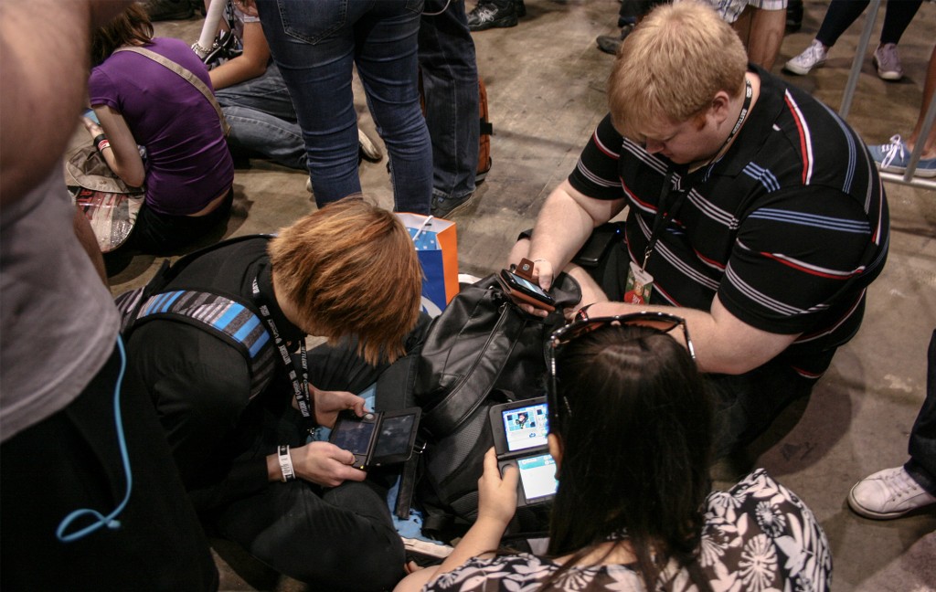 PAX Aus - Melbourne 2014 - Playing 3DS games in the queue