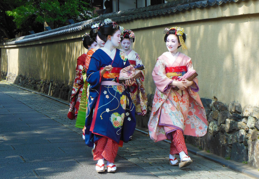 Japanese Design - Maiko in Kyoto dressed in colourful kimono