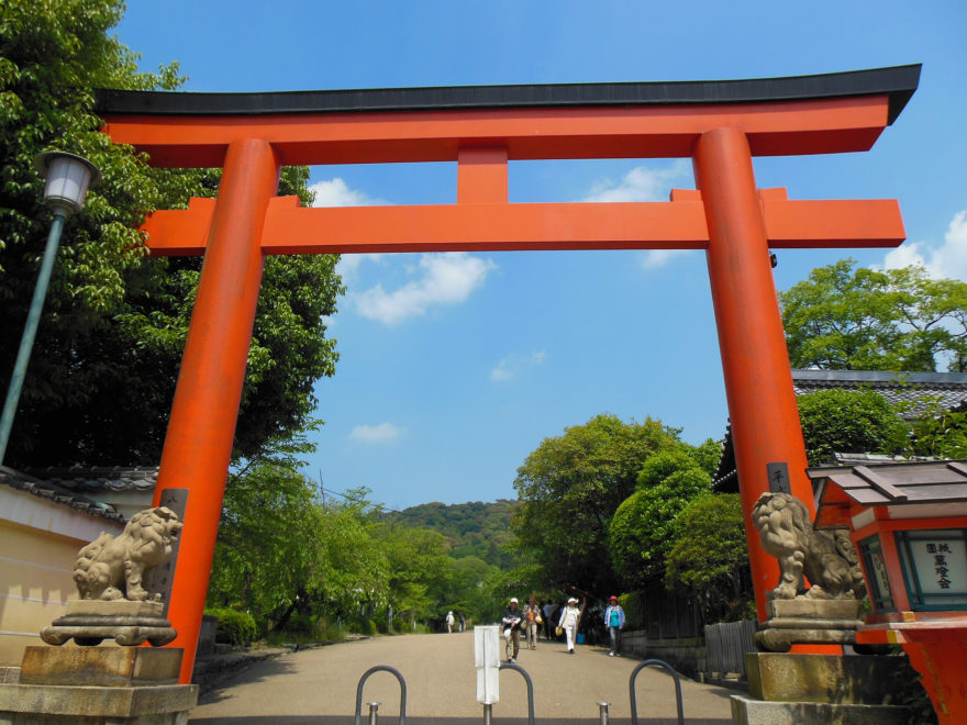 Japan Trip 2013 - Gate between Yasaka shrine and Maruyama park in Kyoto